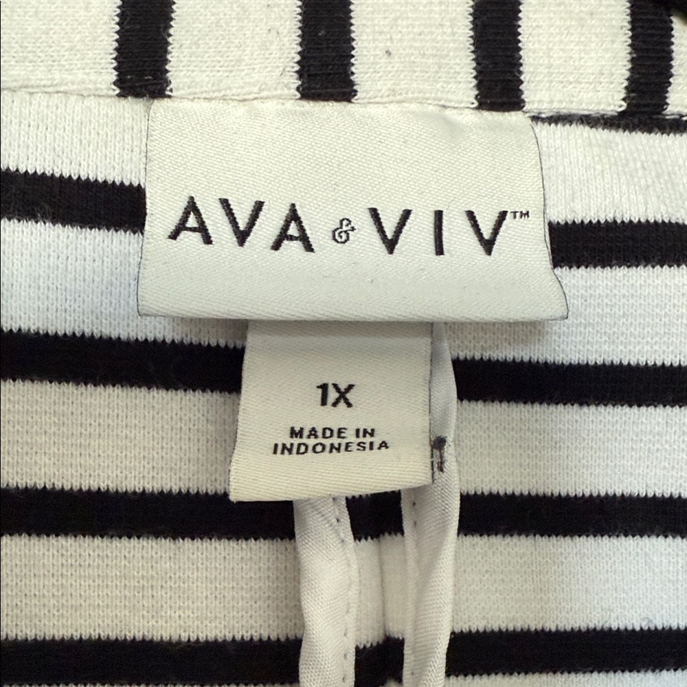 Ava & Viv Black and White Striped Blazer - Picture 2 of 2
